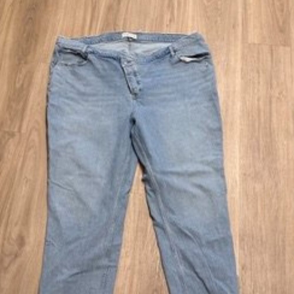Abercrombie & Fitch Curve Love High Rise Dad Jeans – Size 24W Long – EUC